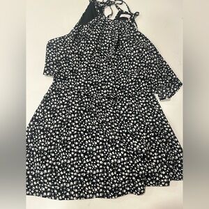 Pink Lily Women’s Floral Black and White Boutique Halter Romper Size Medium $7